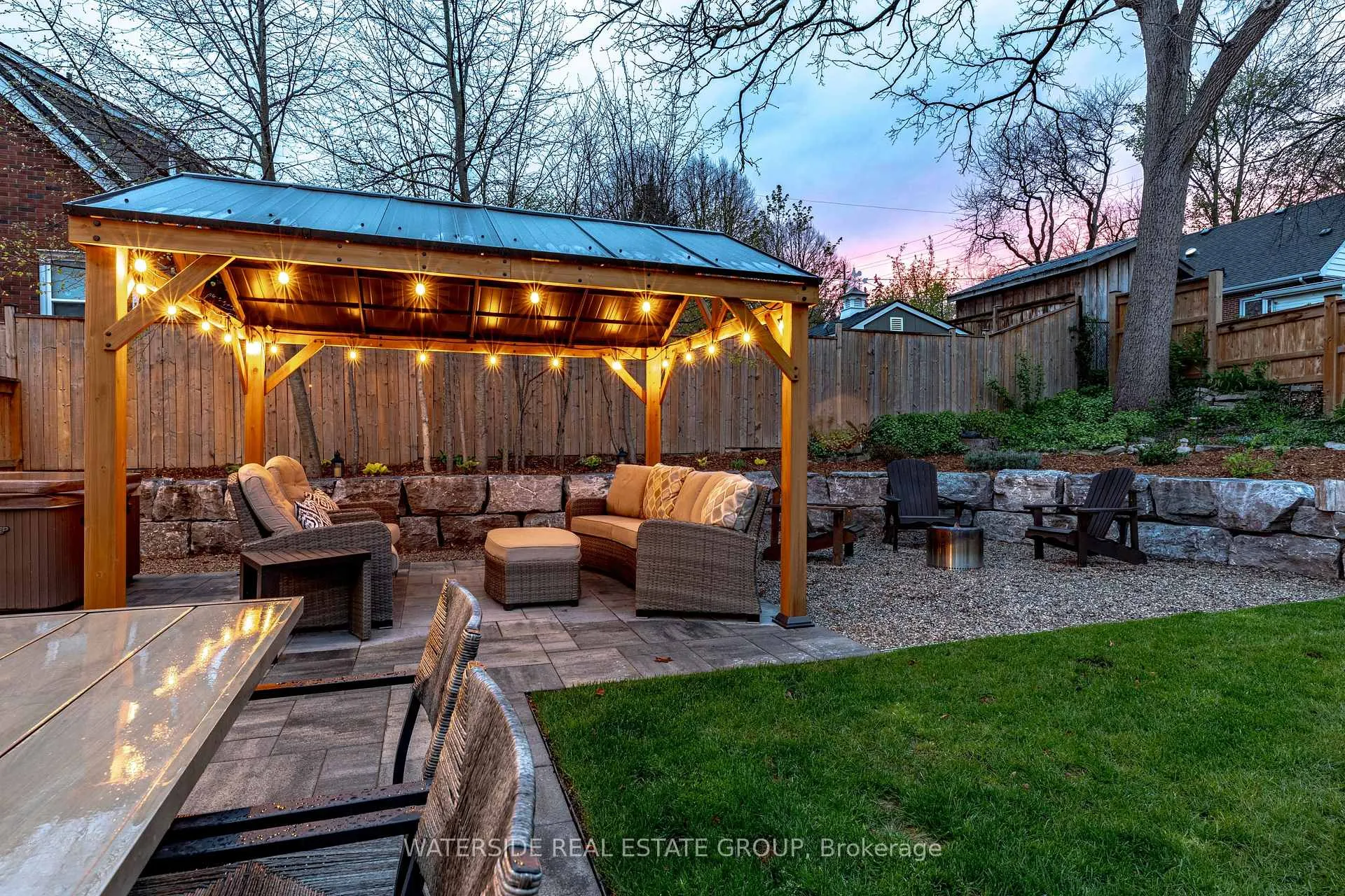 Photo 23 of 33 Mayfair Avenue, Hamilton, Dundas — HOMEH