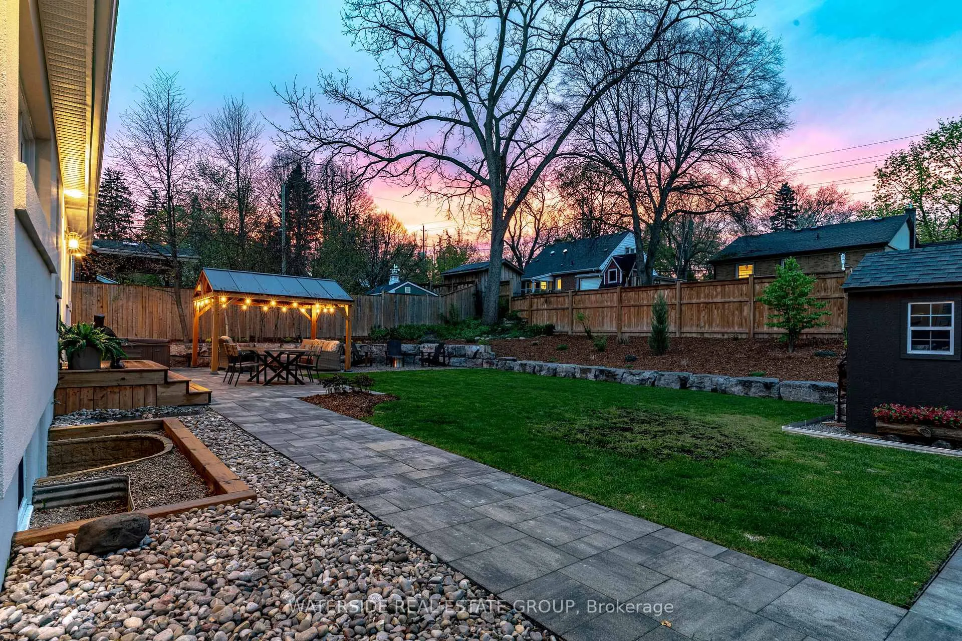 Photo 24 of 33 Mayfair Avenue, Hamilton, Dundas — HOMEH