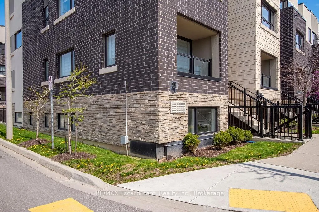 Photo 3 of Unit 501, 1127 Cooke Boulevard, Burlington, LaSalle — HOMEH