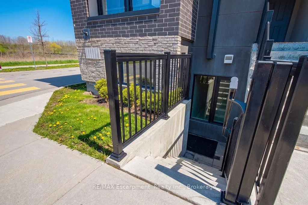 Photo 4 of Unit 501, 1127 Cooke Boulevard, Burlington, LaSalle — HOMEH