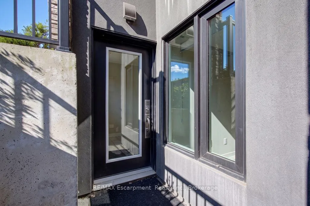 Photo 5 of Unit 501, 1127 Cooke Boulevard, Burlington, LaSalle — HOMEH
