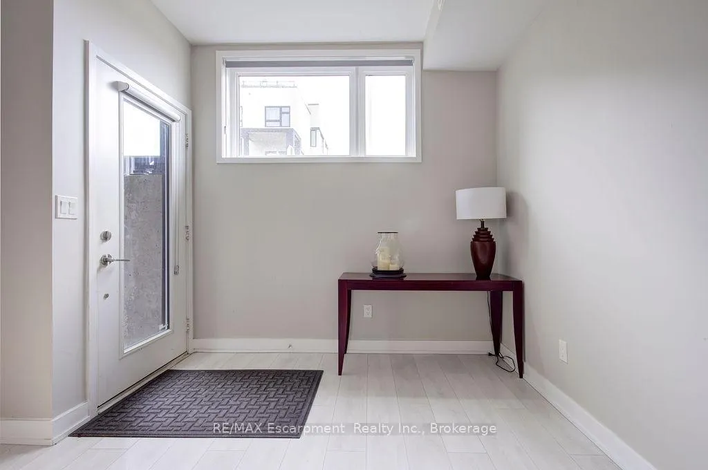 Photo 6 of Unit 501, 1127 Cooke Boulevard, Burlington, LaSalle — HOMEH