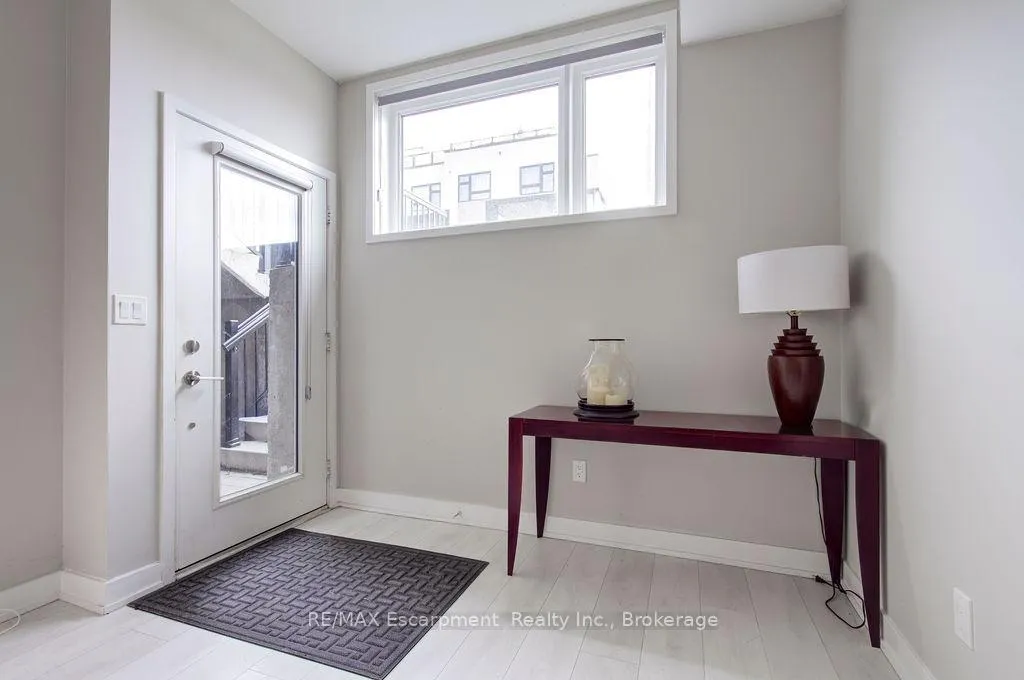 Photo 7 of Unit 501, 1127 Cooke Boulevard, Burlington, LaSalle — HOMEH