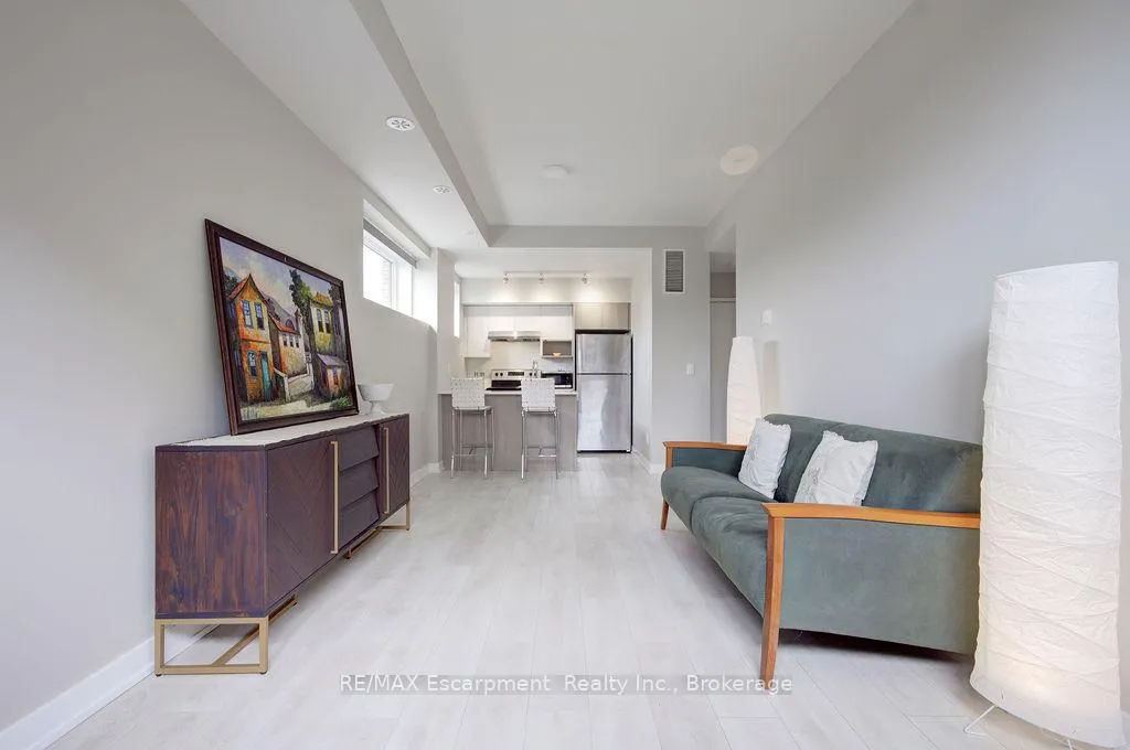 Photo 8 of Unit 501, 1127 Cooke Boulevard, Burlington, LaSalle — HOMEH