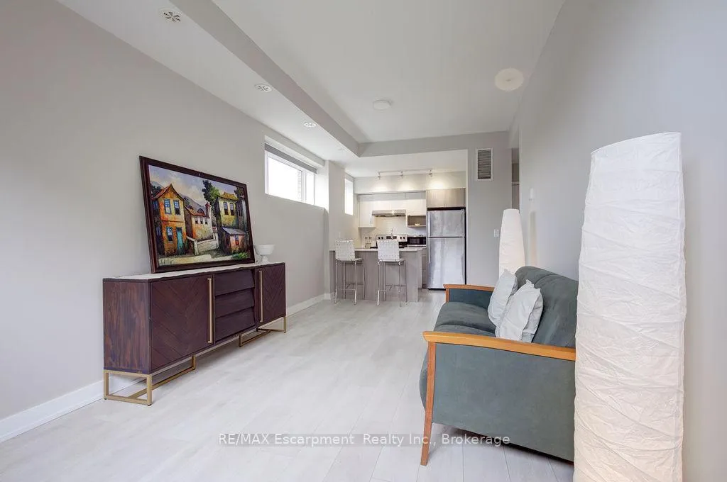 Photo 9 of Unit 501, 1127 Cooke Boulevard, Burlington, LaSalle — HOMEH