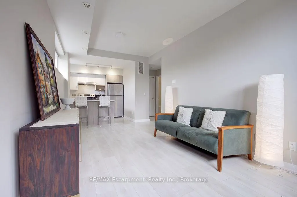 Photo 10 of Unit 501, 1127 Cooke Boulevard, Burlington, LaSalle — HOMEH