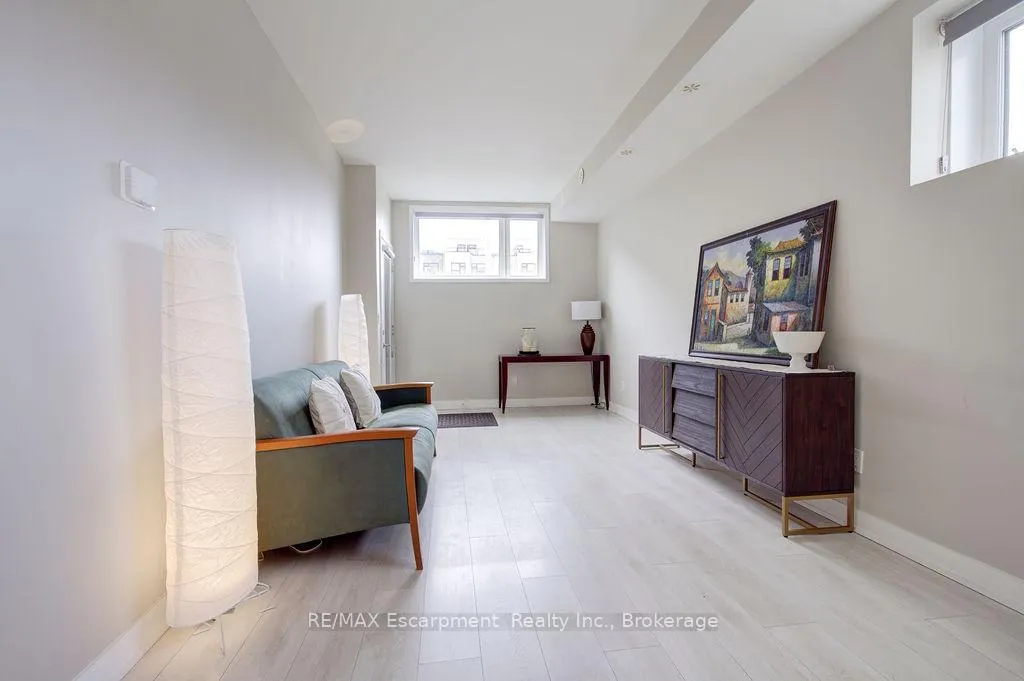 Photo 11 of Unit 501, 1127 Cooke Boulevard, Burlington, LaSalle — HOMEH
