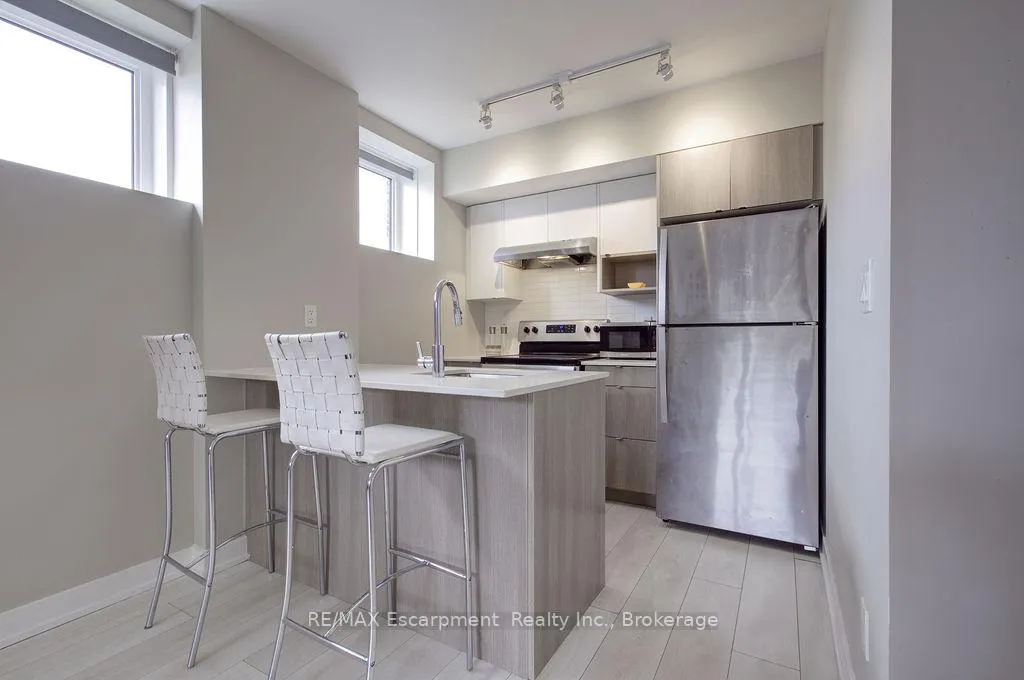 Photo 13 of Unit 501, 1127 Cooke Boulevard, Burlington, LaSalle — HOMEH