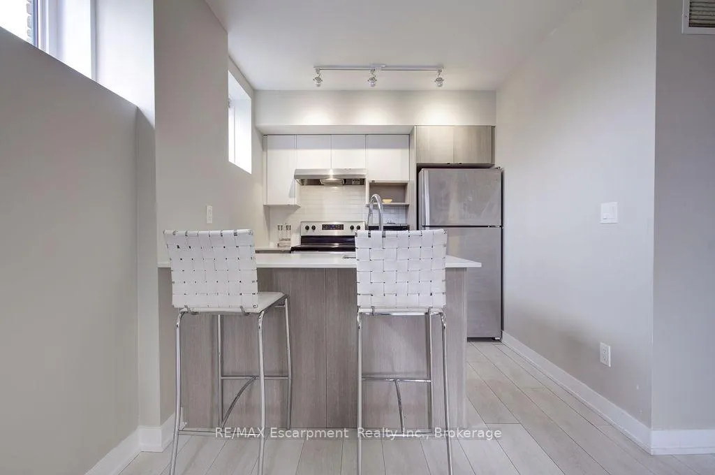 Photo 14 of Unit 501, 1127 Cooke Boulevard, Burlington, LaSalle — HOMEH