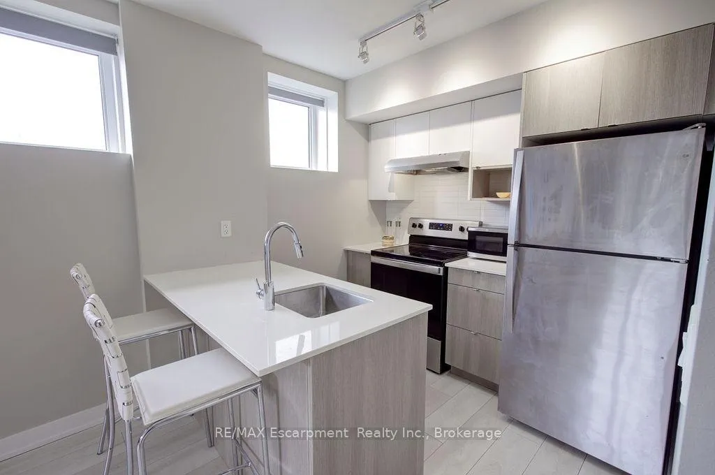 Photo 16 of Unit 501, 1127 Cooke Boulevard, Burlington, LaSalle — HOMEH