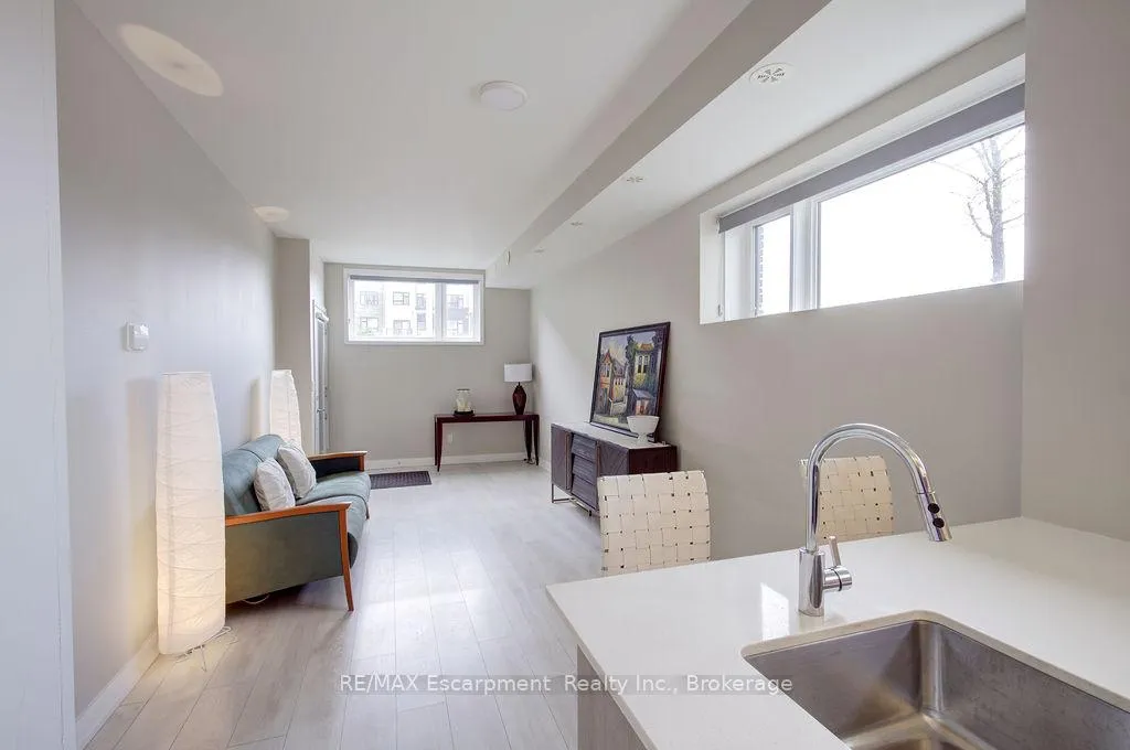 Photo 19 of Unit 501, 1127 Cooke Boulevard, Burlington, LaSalle — HOMEH