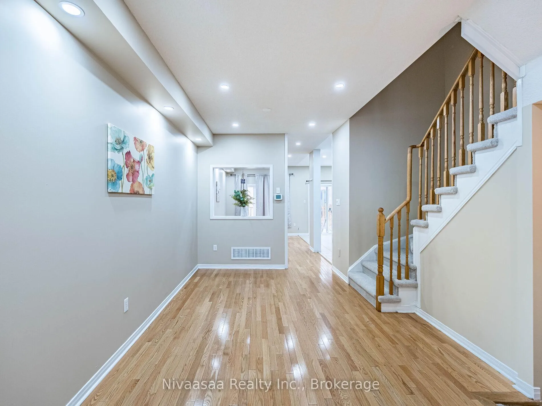 Photo 5 of 42 Kilrea Way, Brampton, Credit Valley — HOMEH