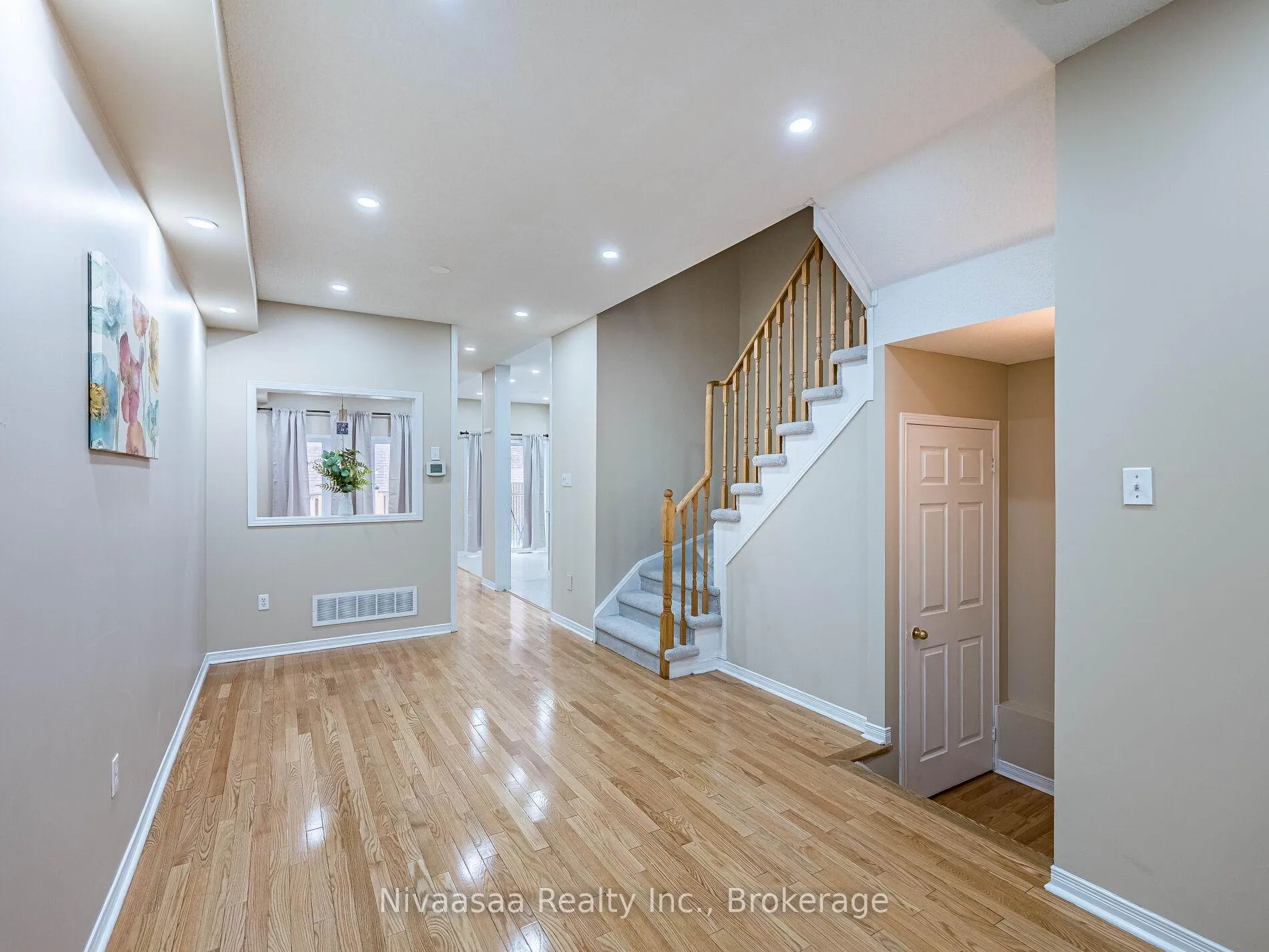 Photo 7 of 42 Kilrea Way, Brampton, Credit Valley — HOMEH