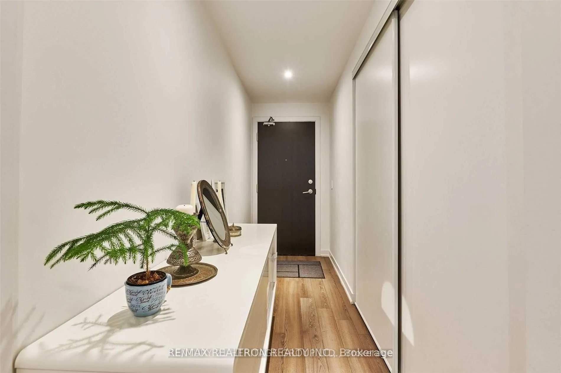 Photo 8 of Unit 1507, 60 Berwick Avenue, Toronto, Yonge-Eglinton — HOMEH