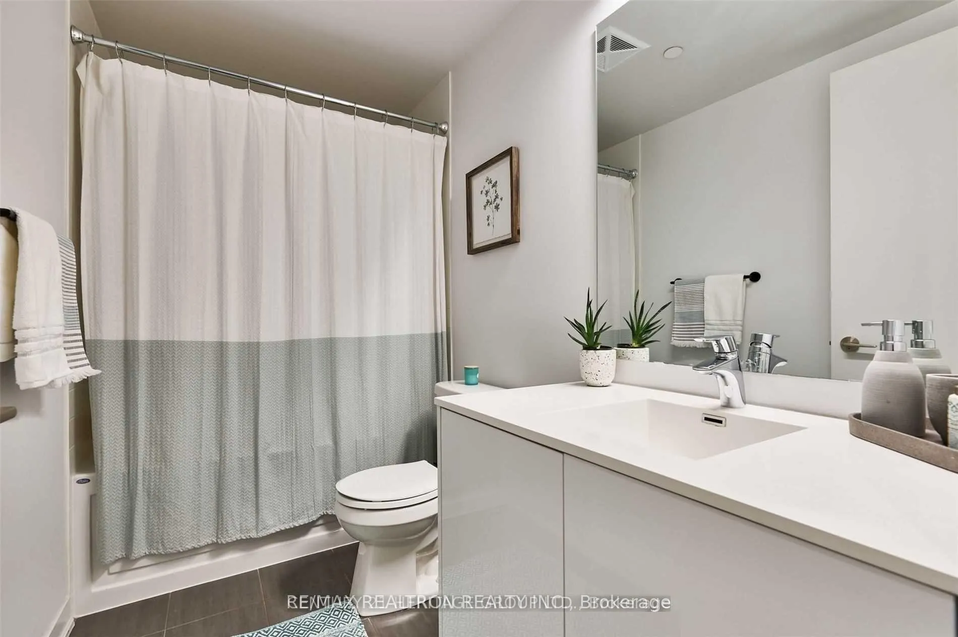 Photo 9 of Unit 1507, 60 Berwick Avenue, Toronto, Yonge-Eglinton — HOMEH