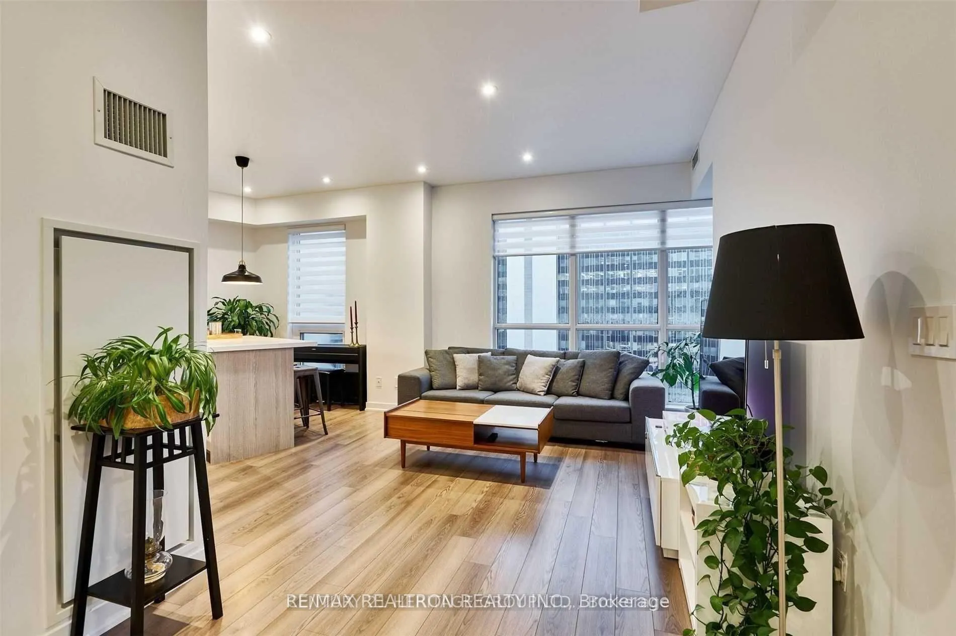 Photo 10 of Unit 1507, 60 Berwick Avenue, Toronto, Yonge-Eglinton — HOMEH