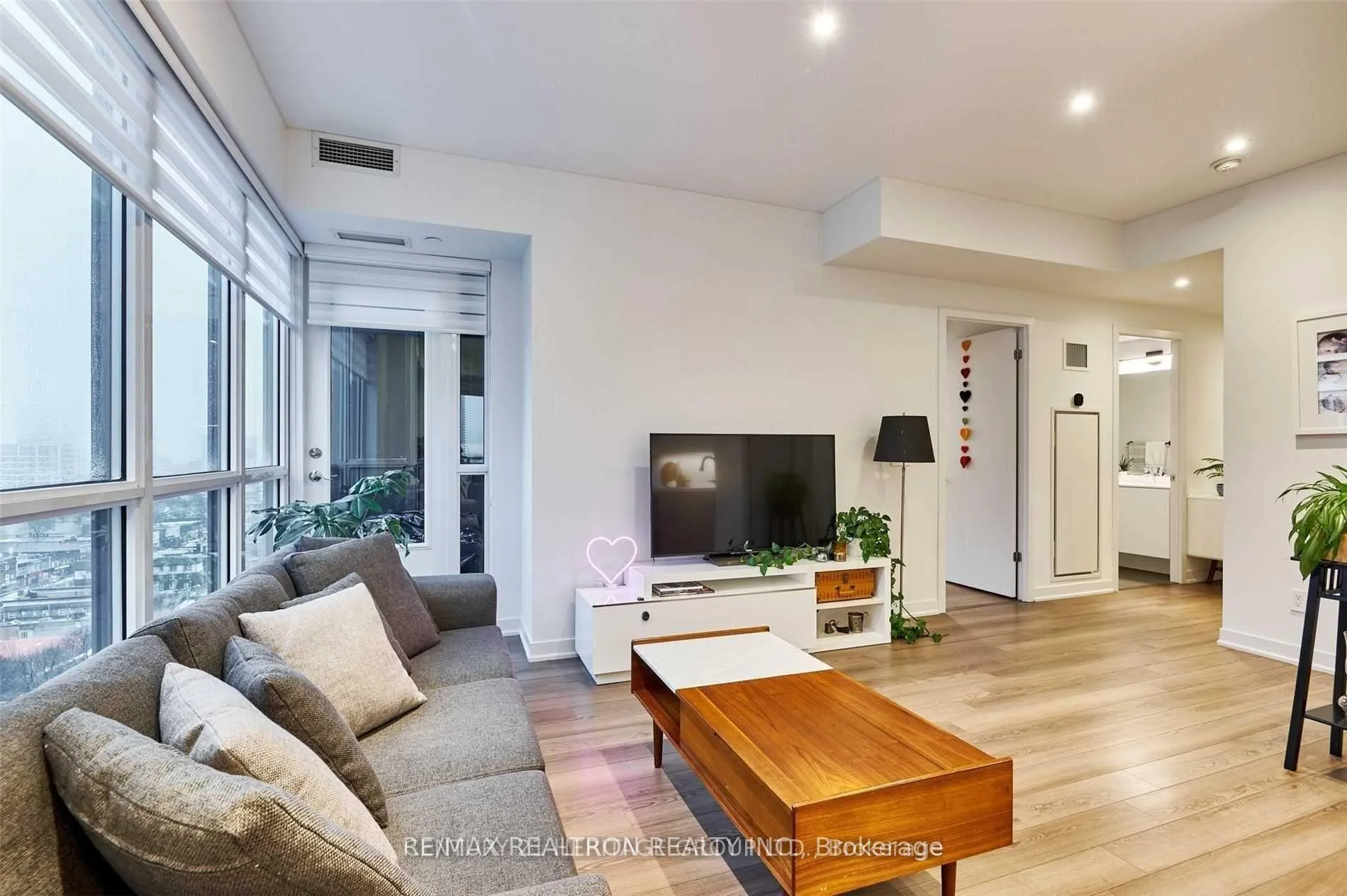 Photo 13 of Unit 1507, 60 Berwick Avenue, Toronto, Yonge-Eglinton — HOMEH