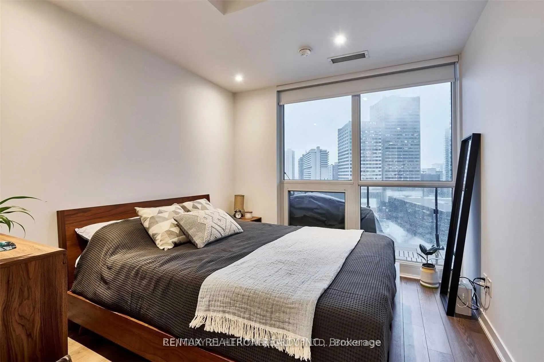 Photo 24 of Unit 1507, 60 Berwick Avenue, Toronto, Yonge-Eglinton — HOMEH
