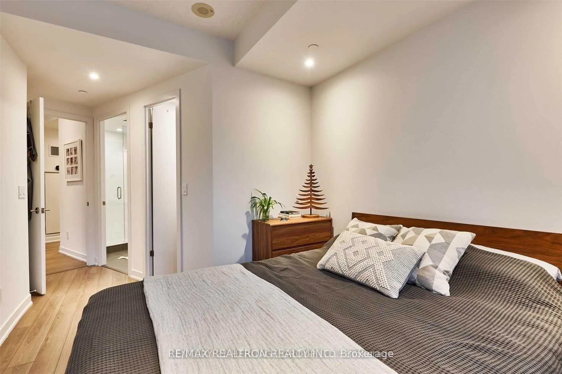 Photo 25 of Unit 1507, 60 Berwick Avenue, Toronto, Yonge-Eglinton — HOMEH