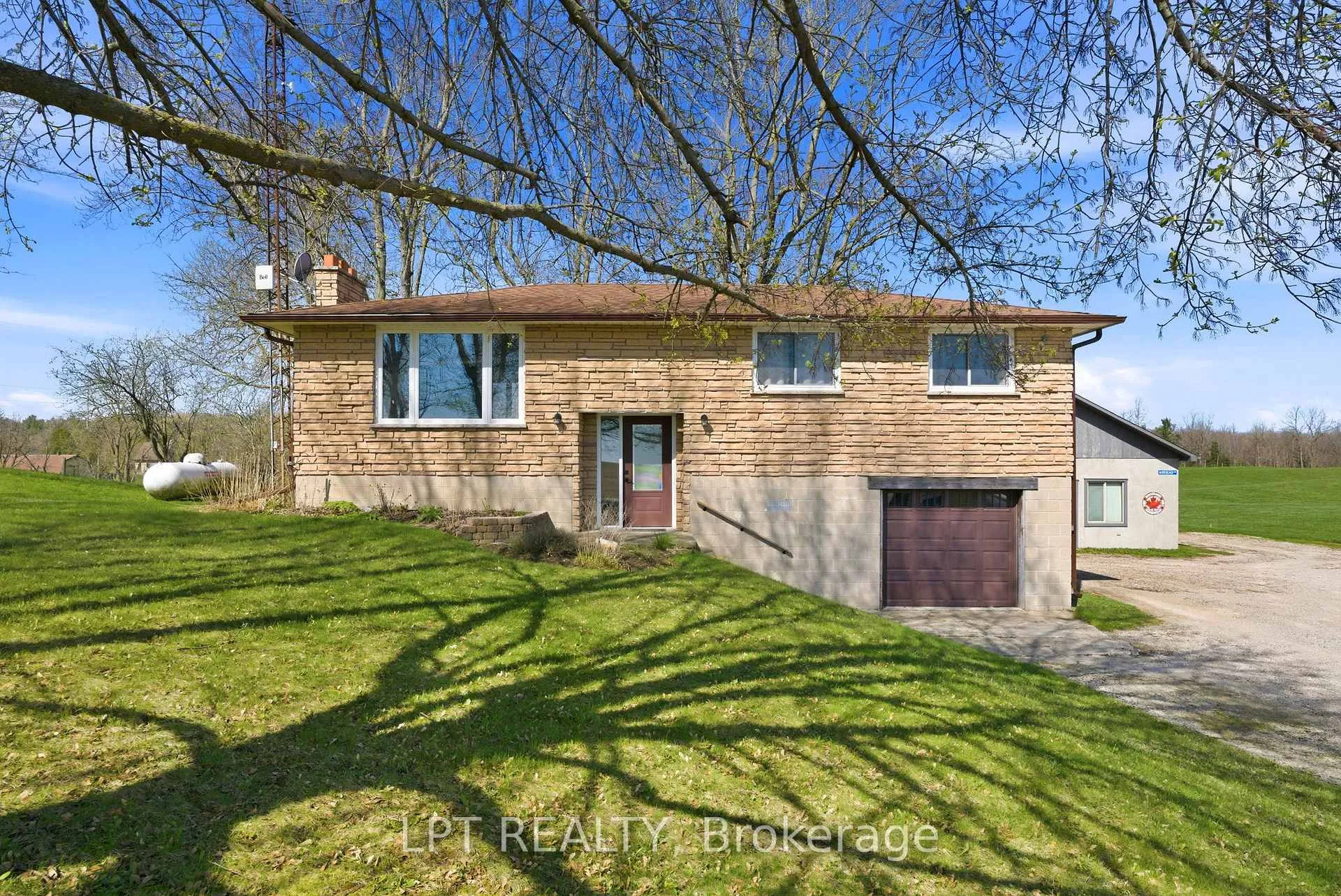 Photo 3 of 32299 Sylvan Road, North Middlesex, Rural North Middlesex — HOMEH