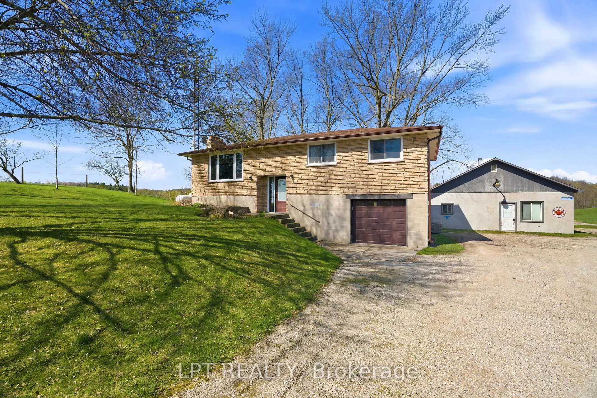 Photo 6 of 32299 Sylvan Road, North Middlesex, Rural North Middlesex — HOMEH