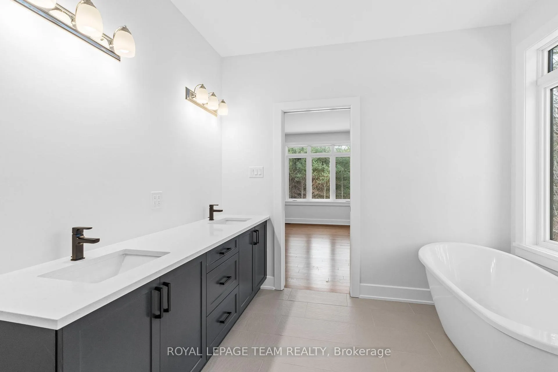 Photo 24 of 63 Hogan Drive, McNab/Braeside, Mcnab/Braeside Twps — HOMEH