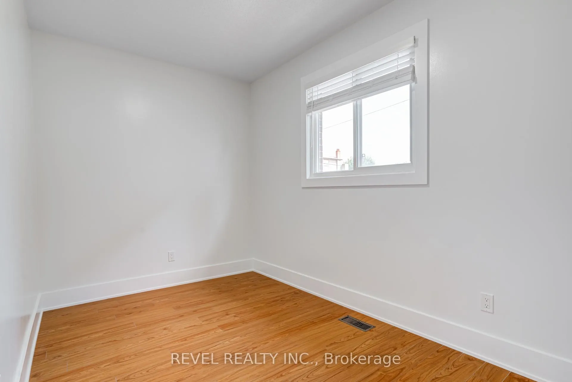 Photo 11 of Unit Main, 24 Kenora Crescent, Toronto, Keelesdale-Eglinton West — HOMEH