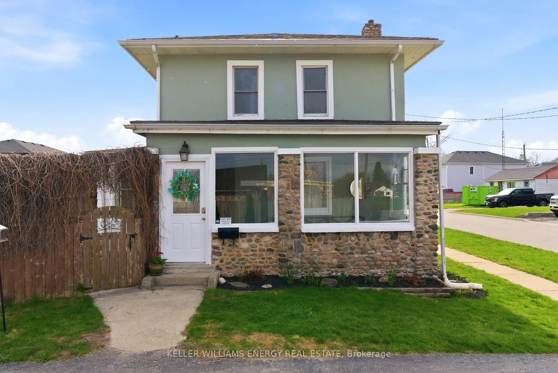 Photo 2 of 5 Ann Street, Clarington, Bowmanville — HOMEH