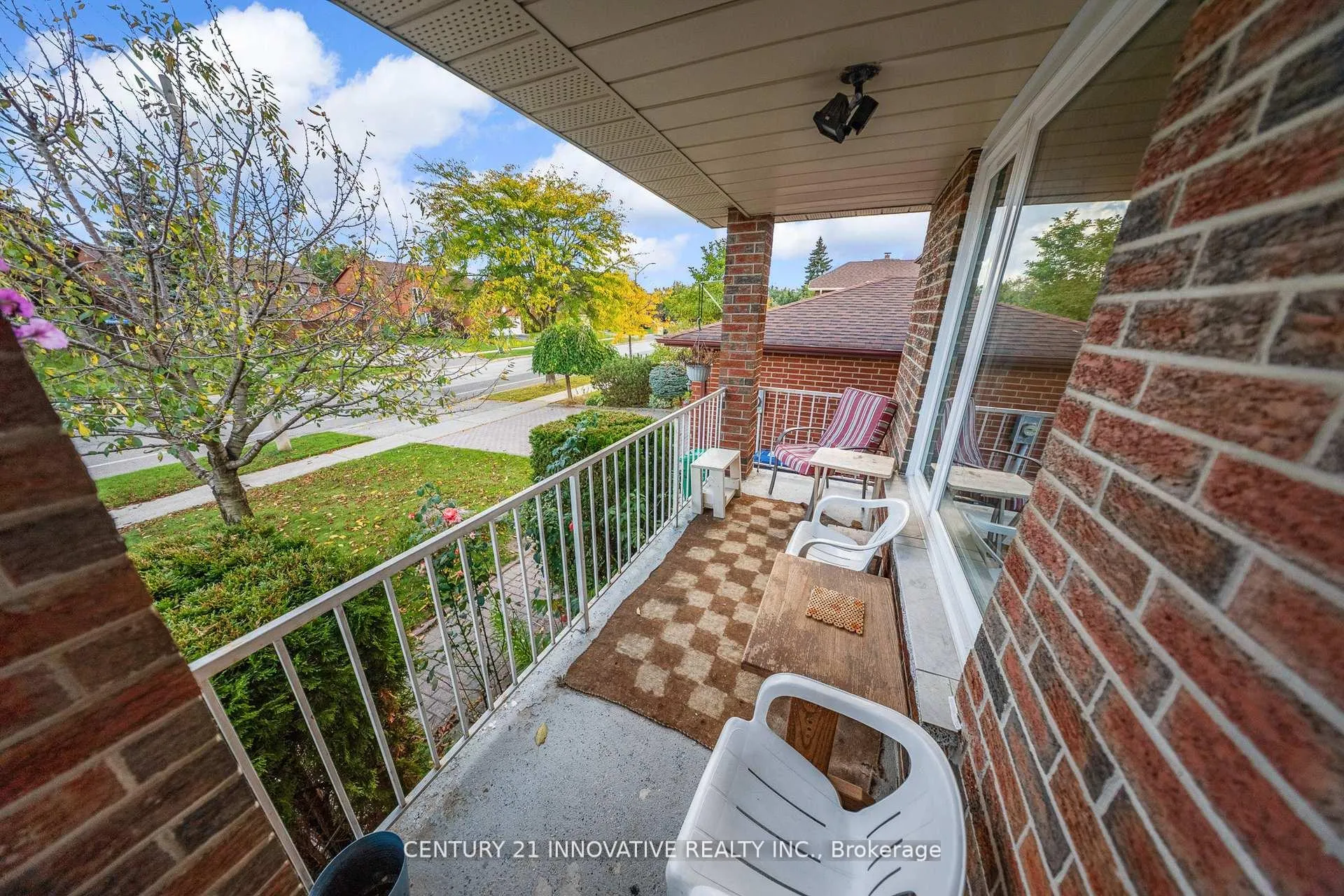 Photo 3 of 816 Willowbank Trail, Mississauga, Rathwood — HOMEH