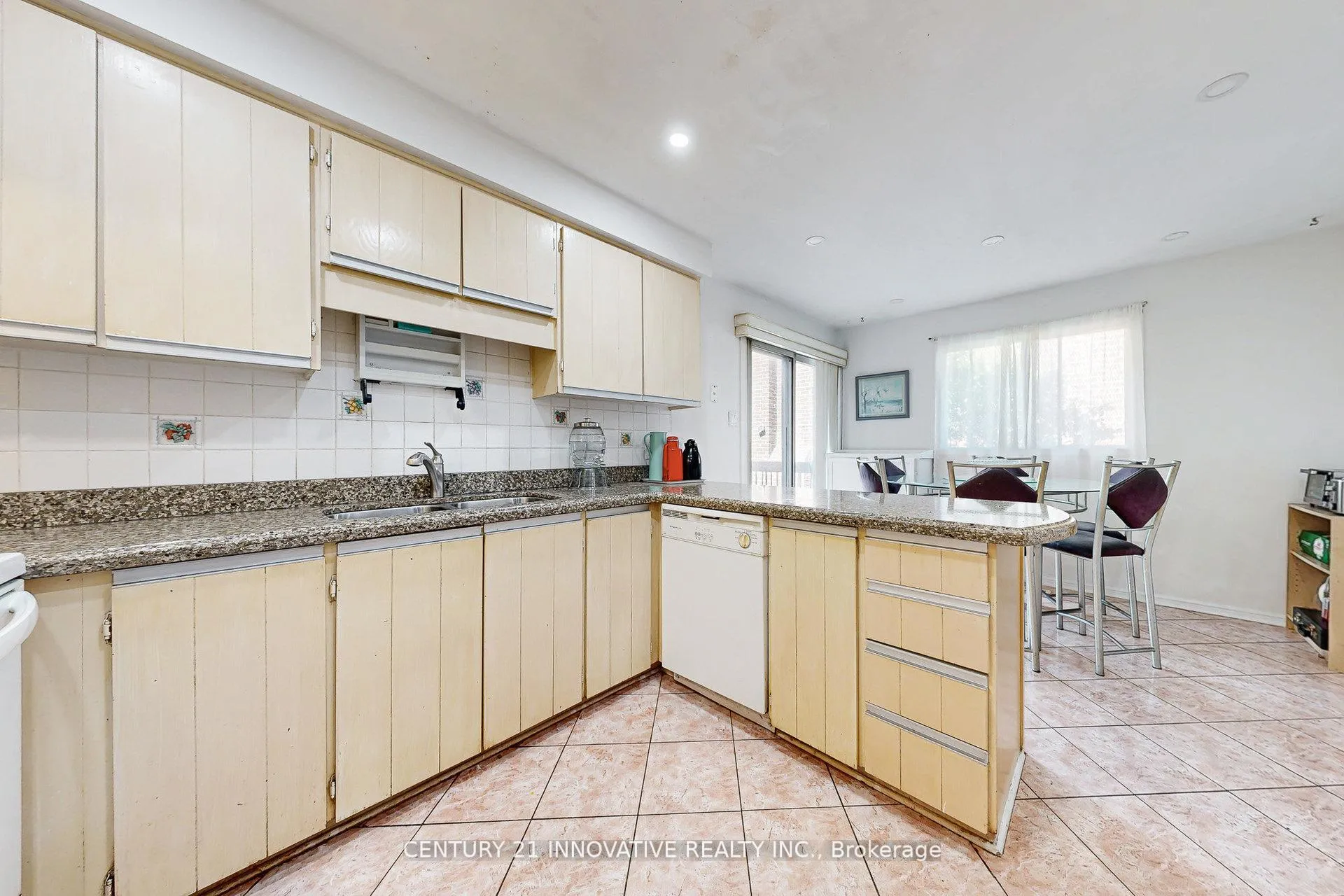 Photo 10 of 816 Willowbank Trail, Mississauga, Rathwood — HOMEH