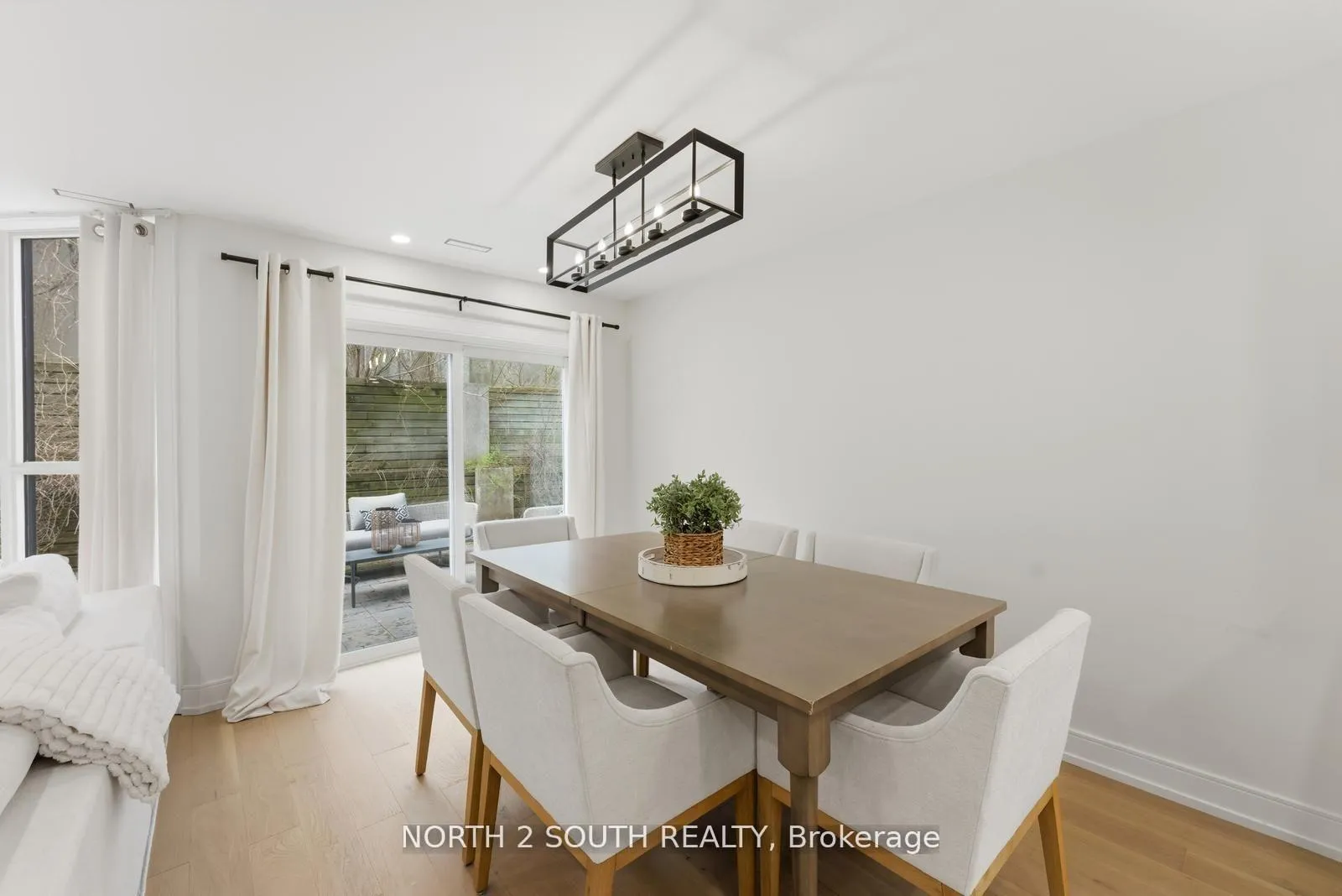 Photo 23 of Unit TH 23, 100 Arbors Lane, Vaughan, West Woodbridge — HOMEH