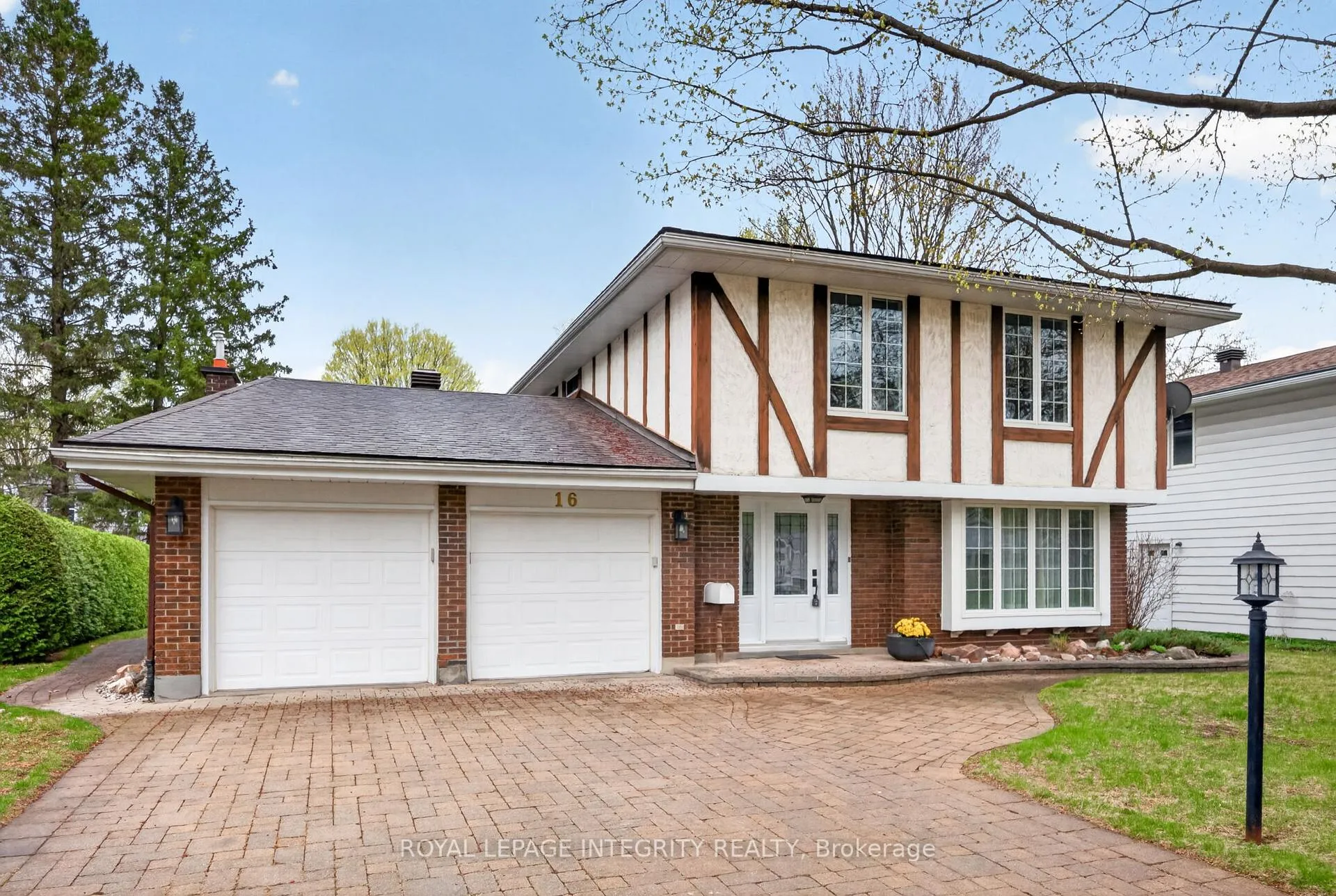 Photo 2 of 16 Ancona Crescent, Ottawa, Briargreen — HOMEH