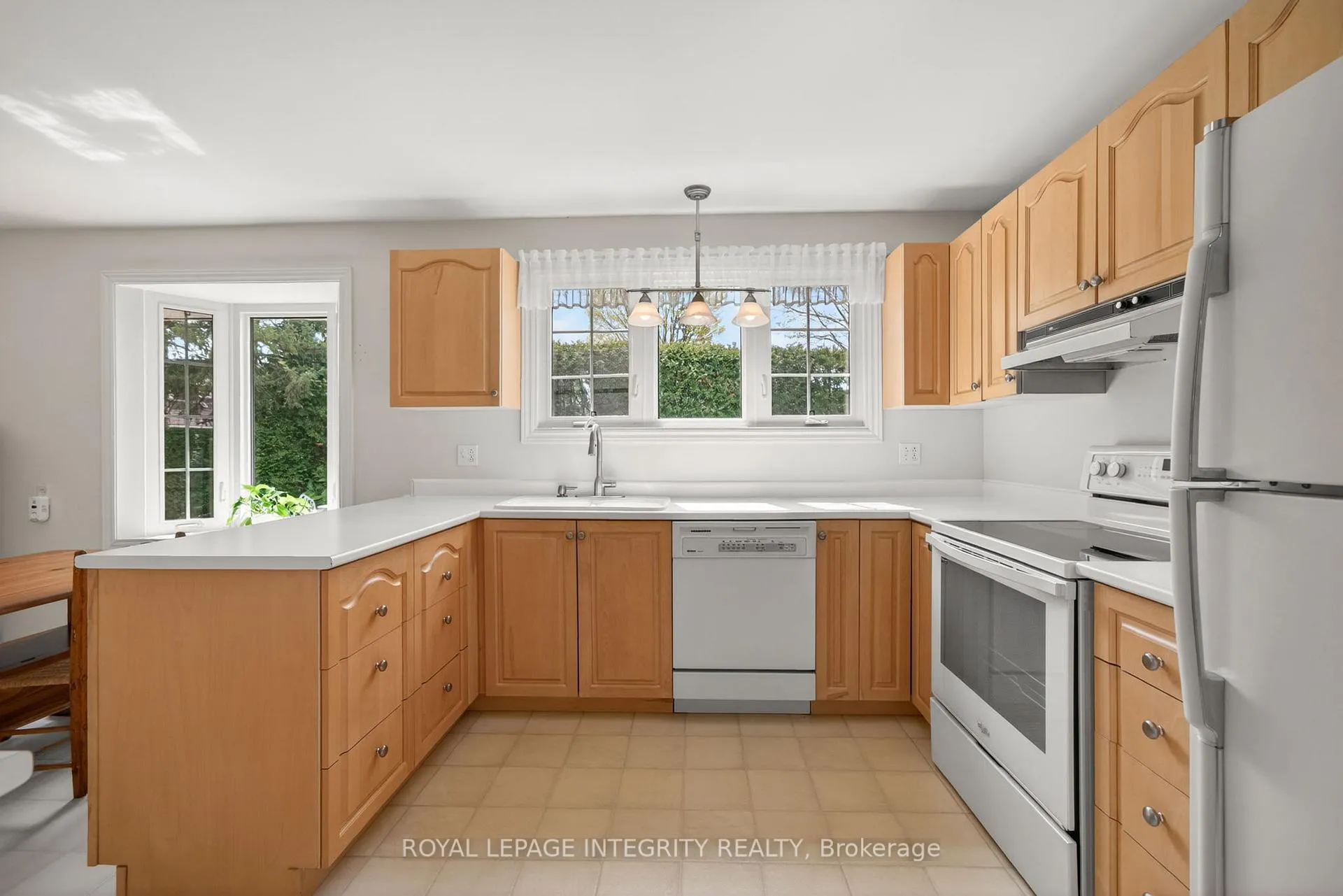 Photo 9 of 16 Ancona Crescent, Ottawa, Briargreen — HOMEH