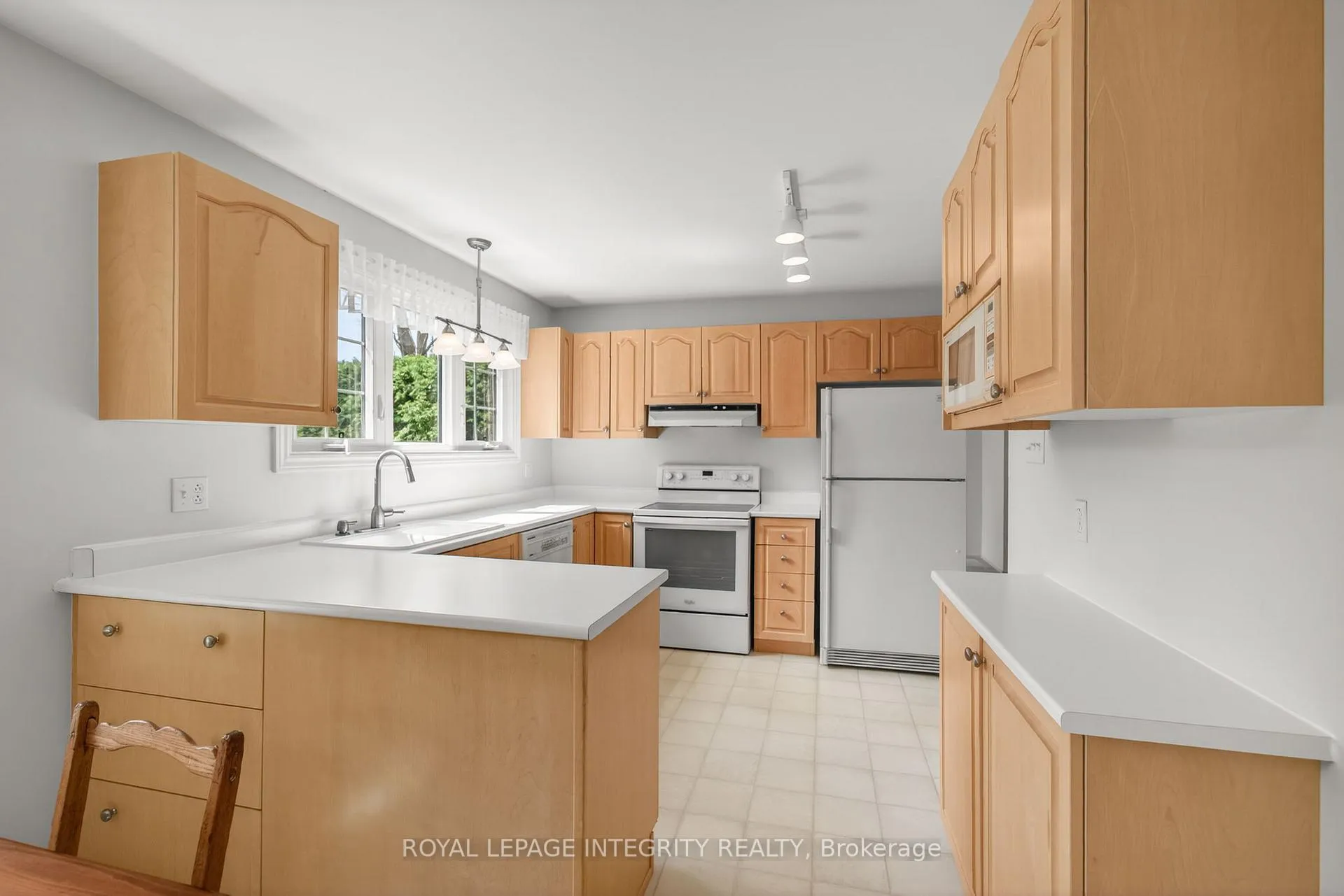 Photo 11 of 16 Ancona Crescent, Ottawa, Briargreen — HOMEH