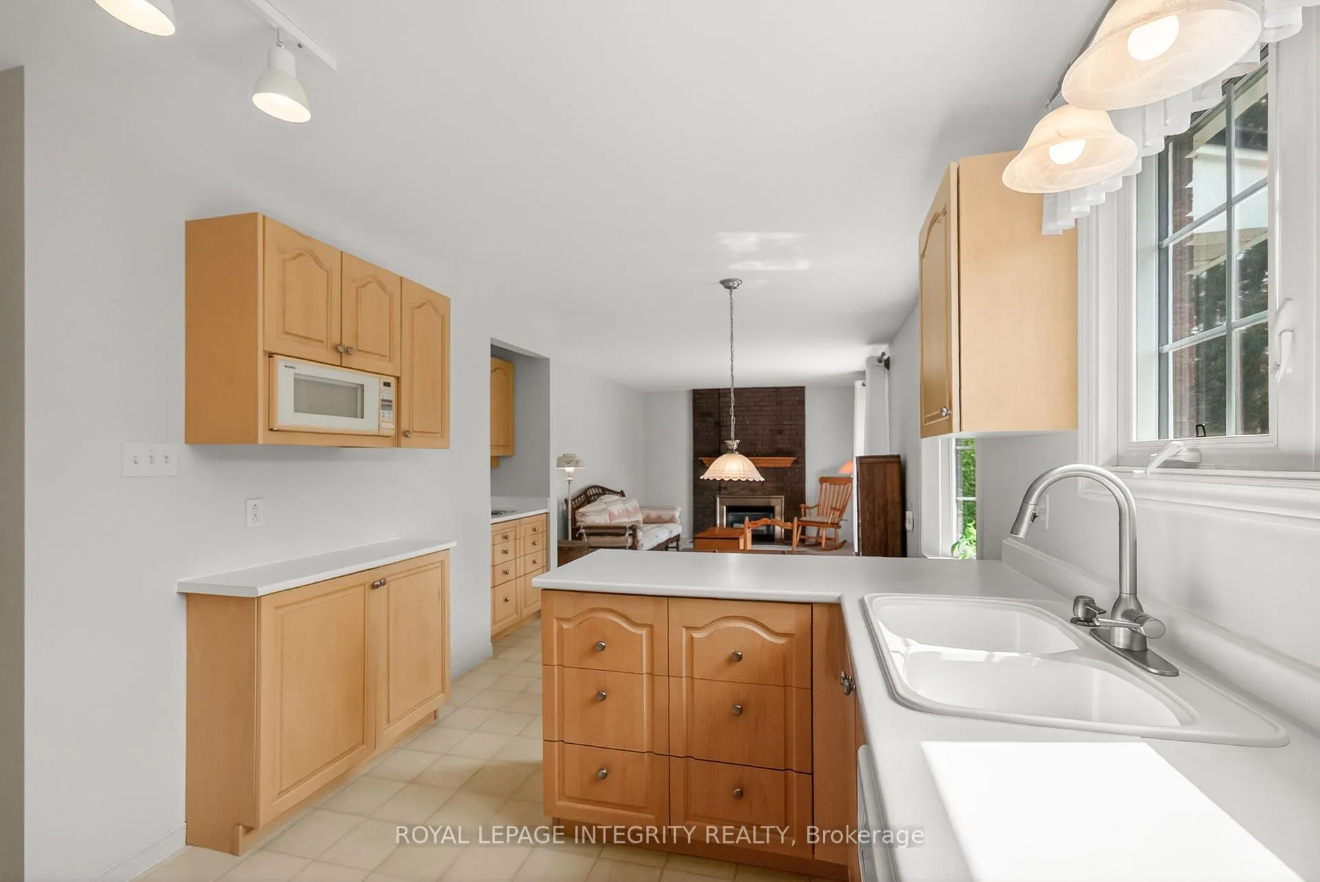 Photo 12 of 16 Ancona Crescent, Ottawa, Briargreen — HOMEH