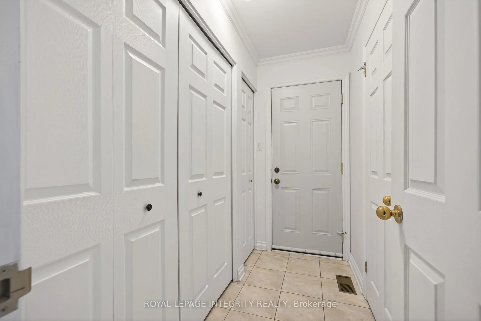 Photo 17 of 16 Ancona Crescent, Ottawa, Briargreen — HOMEH