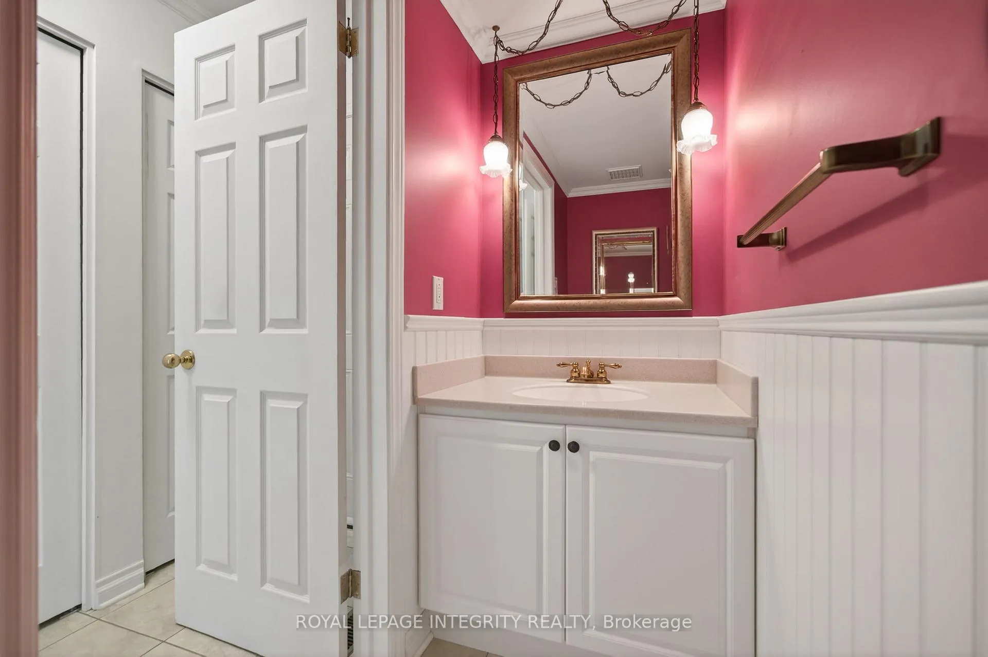 Photo 18 of 16 Ancona Crescent, Ottawa, Briargreen — HOMEH