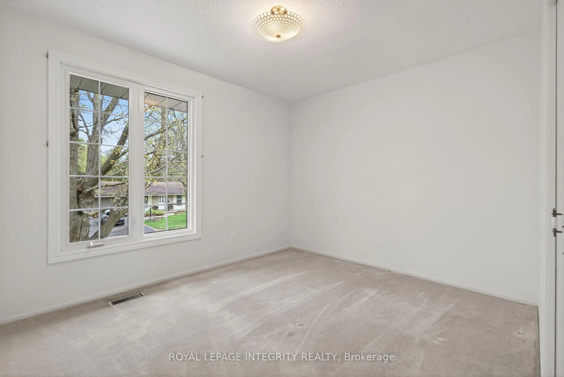 Photo 24 of 16 Ancona Crescent, Ottawa, Briargreen — HOMEH