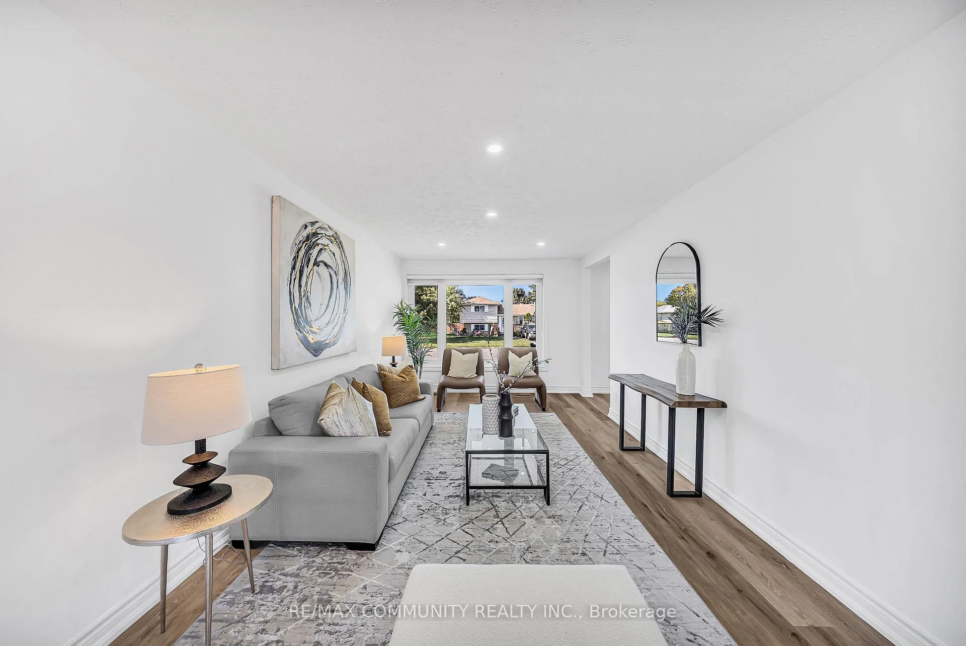 Photo 2 of 733 Lublin Avenue, Pickering, Bay Ridges — HOMEH