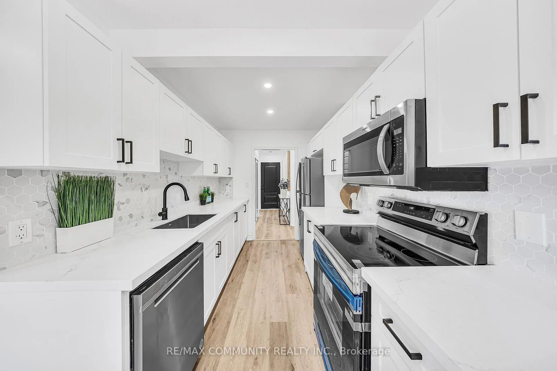 Photo 5 of 733 Lublin Avenue, Pickering, Bay Ridges — HOMEH