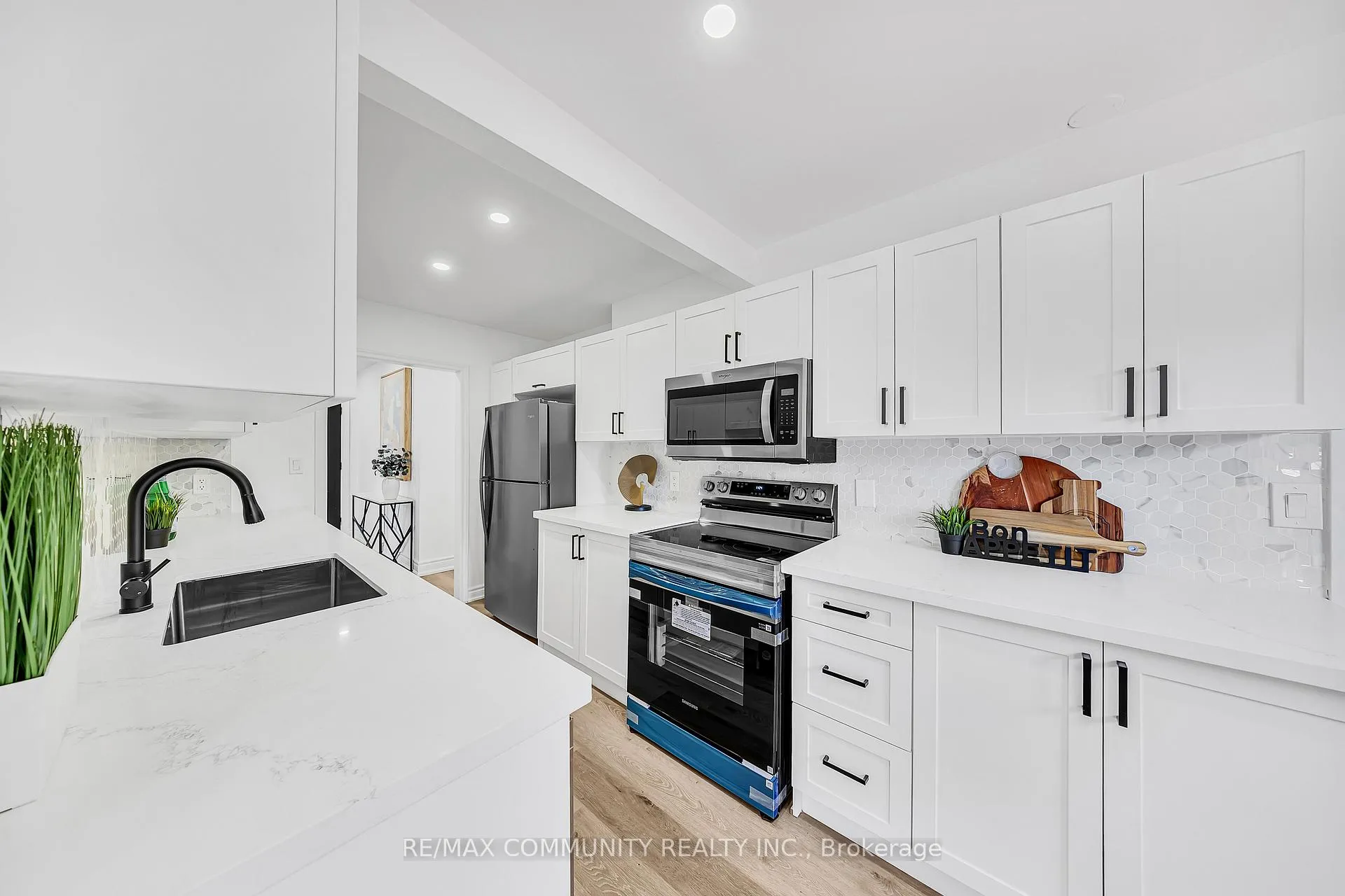 Photo 6 of 733 Lublin Avenue, Pickering, Bay Ridges — HOMEH