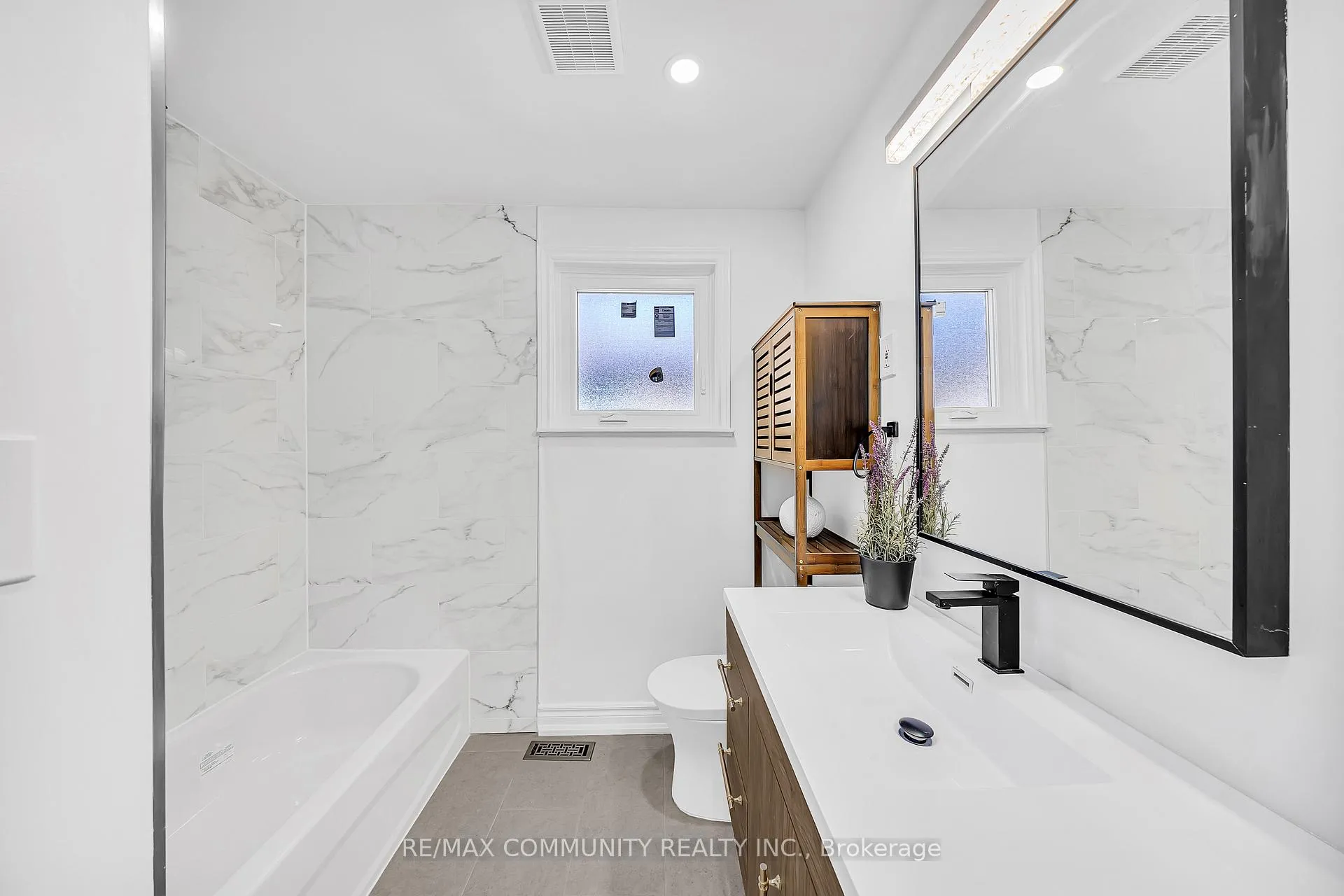 Photo 9 of 733 Lublin Avenue, Pickering, Bay Ridges — HOMEH