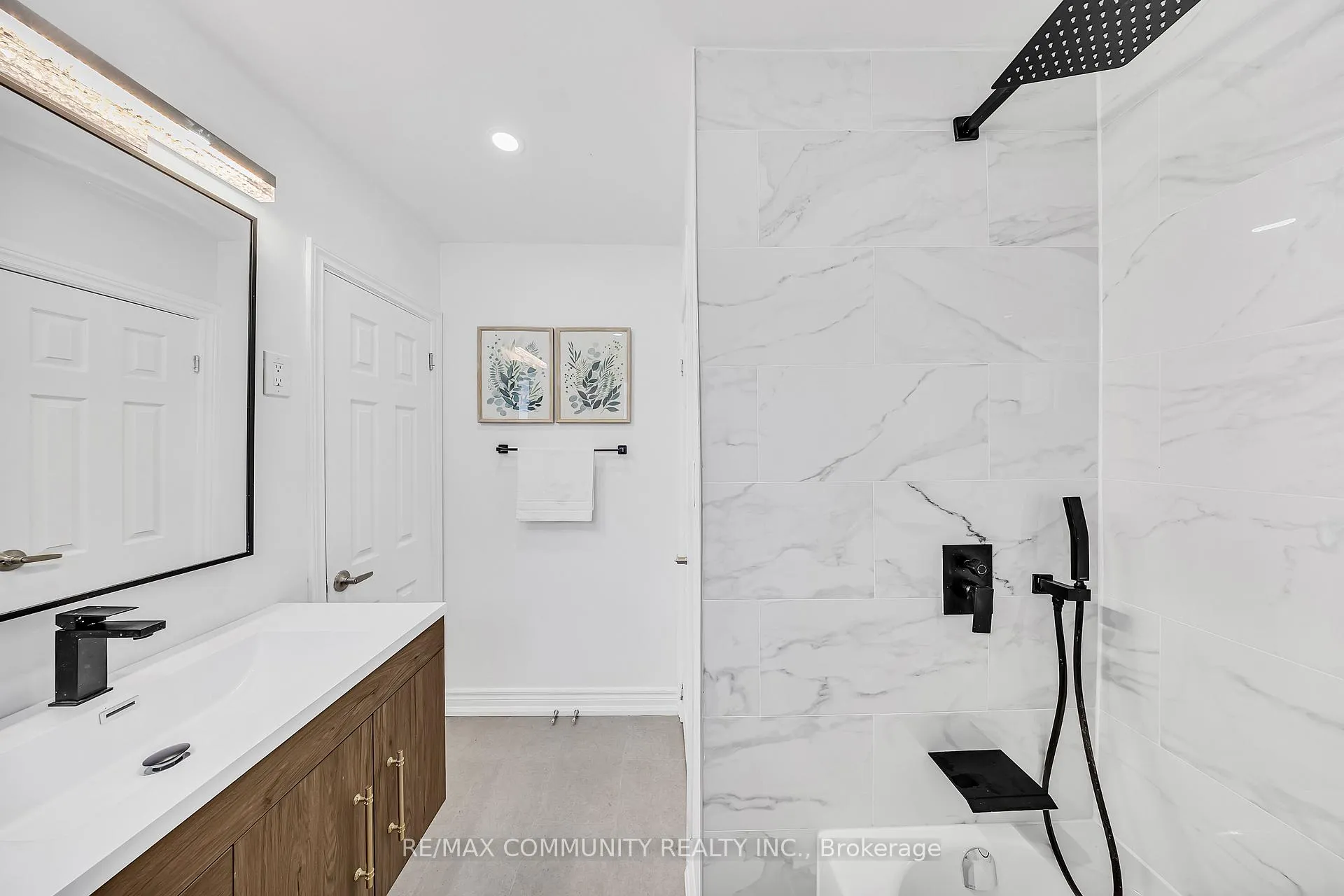 Photo 10 of 733 Lublin Avenue, Pickering, Bay Ridges — HOMEH