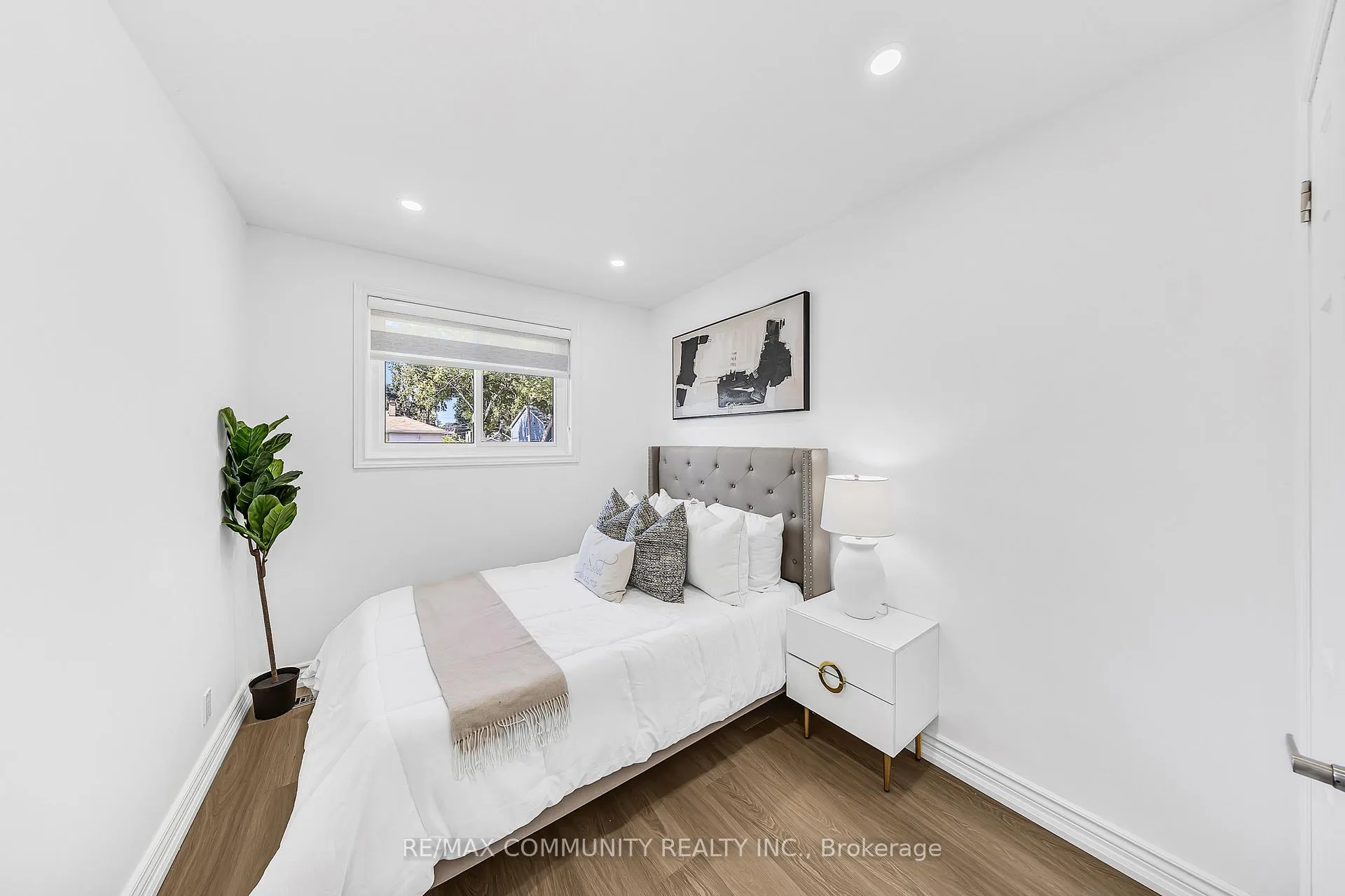 Photo 11 of 733 Lublin Avenue, Pickering, Bay Ridges — HOMEH
