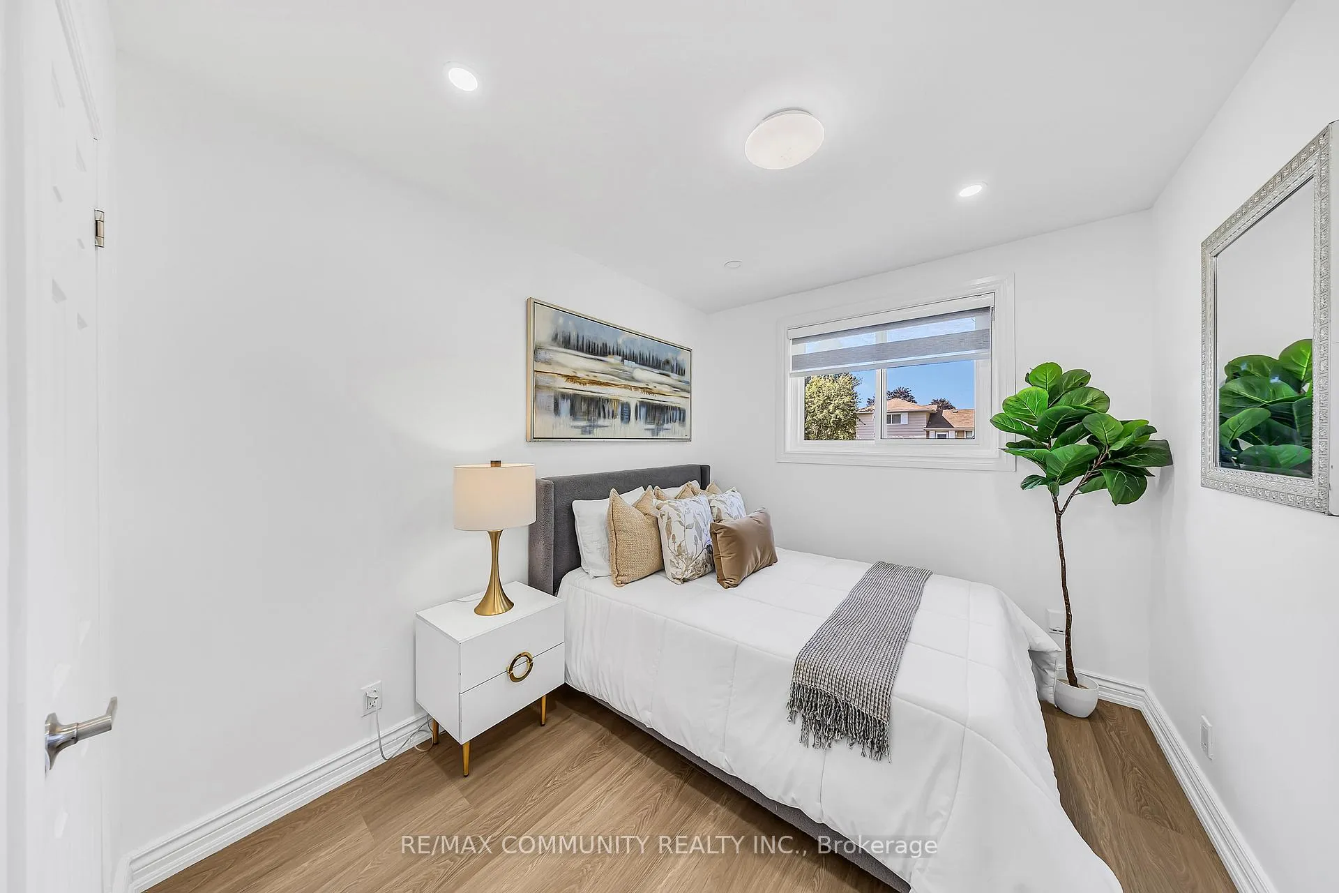 Photo 12 of 733 Lublin Avenue, Pickering, Bay Ridges — HOMEH