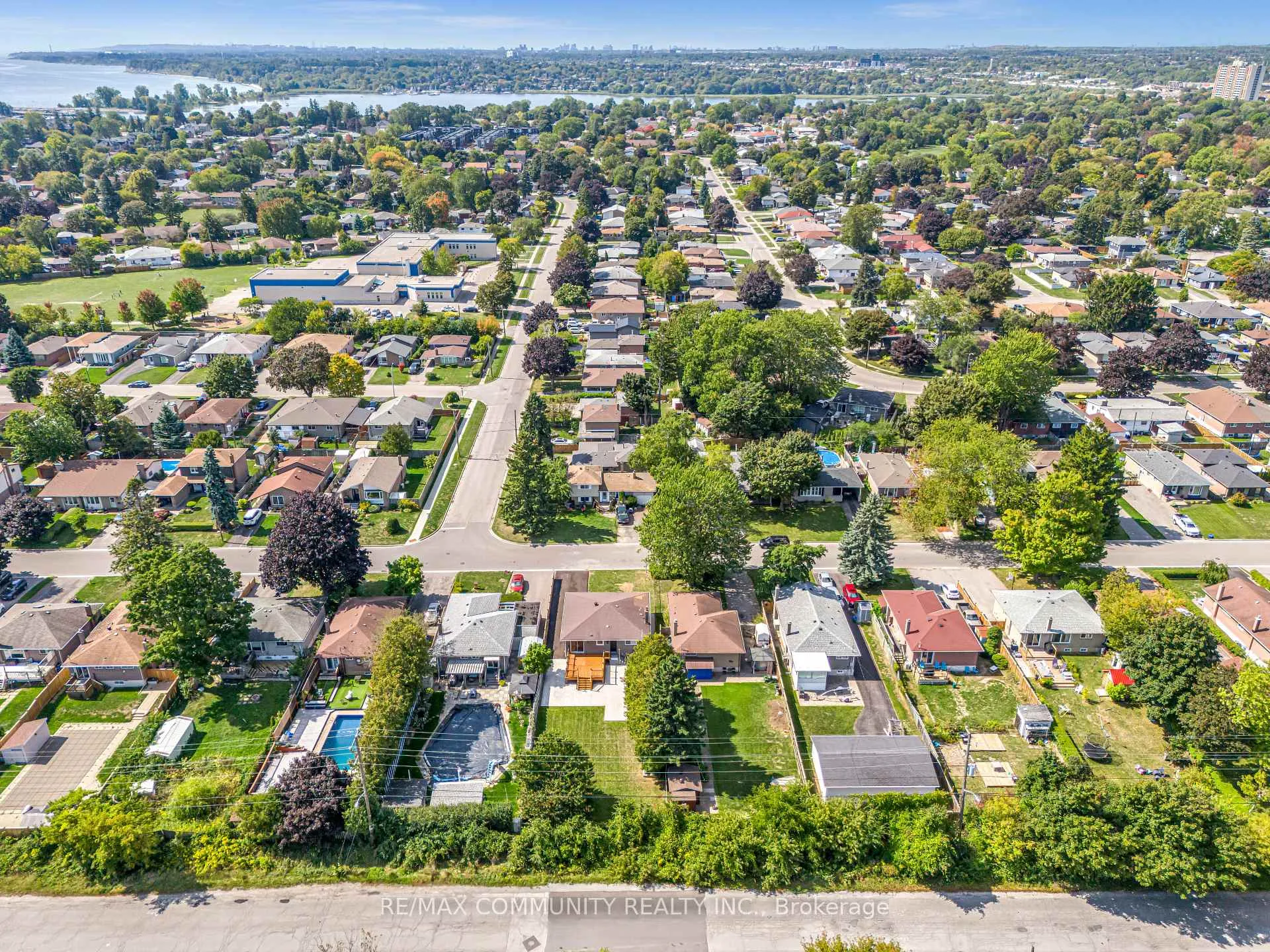 Photo 17 of 733 Lublin Avenue, Pickering, Bay Ridges — HOMEH