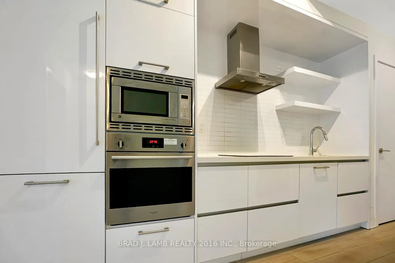 Photo 4 of Unit 605, 2221 Yonge Street, Toronto, Mount Pleasant West — HOMEH