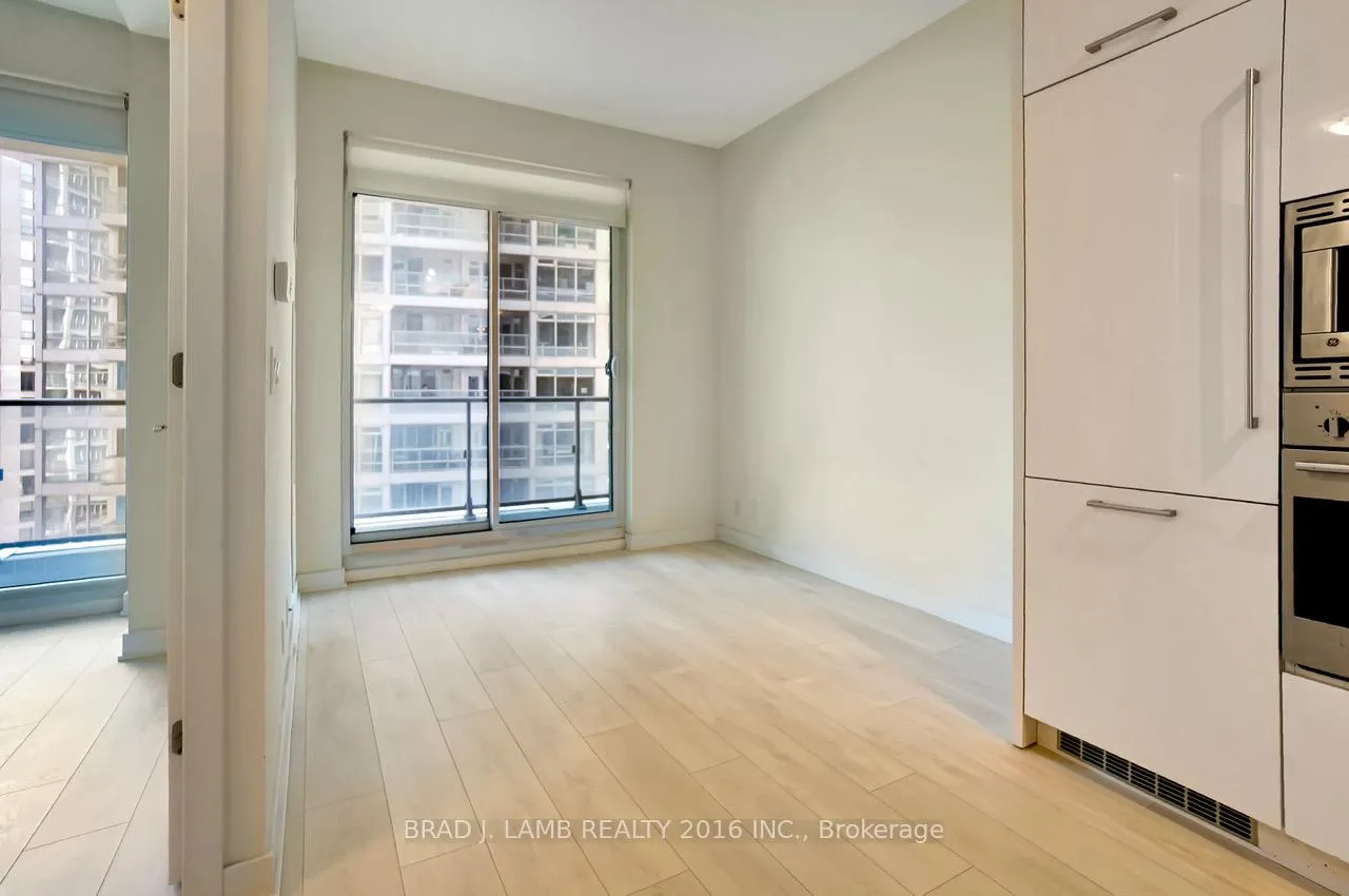 Photo 5 of Unit 605, 2221 Yonge Street, Toronto, Mount Pleasant West — HOMEH