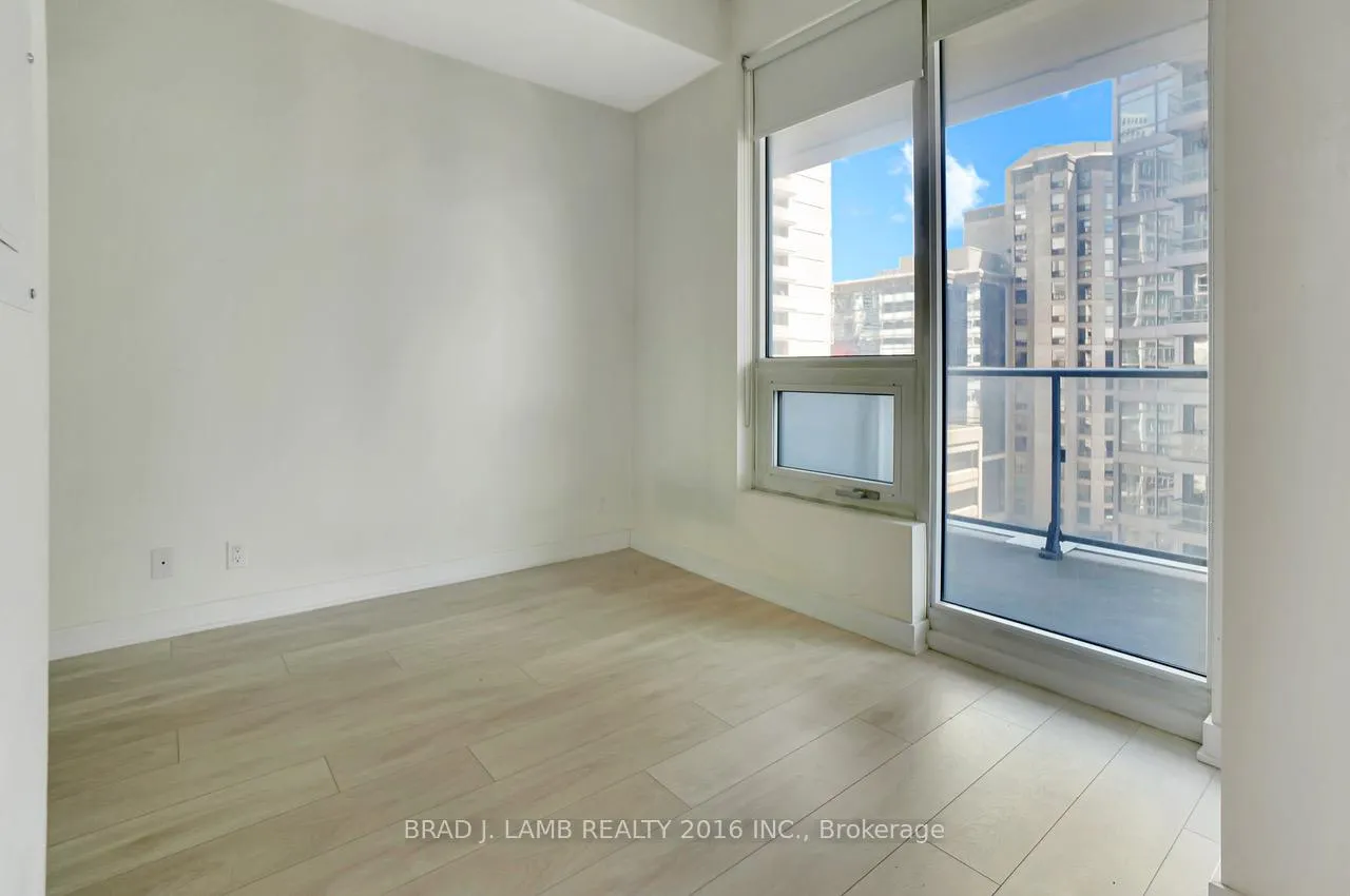 Photo 7 of Unit 605, 2221 Yonge Street, Toronto, Mount Pleasant West — HOMEH