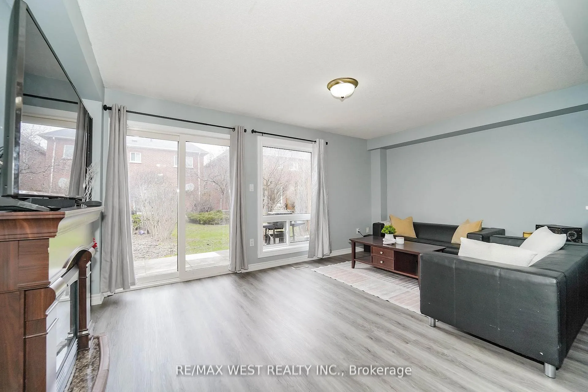Photo 4 of 52 Torr Lane, Ajax, Central — HOMEH